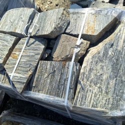 Kamień naturalny gnejs pasiasty ścieżkowy na ścieżkę grubość 3-6 cm 1000 kg TONA