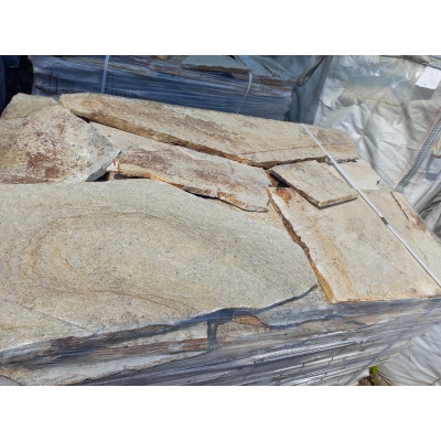 Gnejs Beżowy kamień naturalny elewacyjny duża płytka 1-3 cm