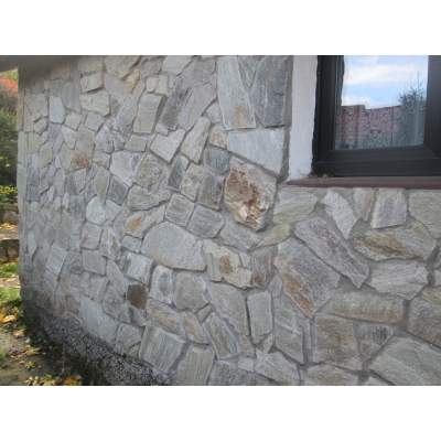 Gnejs szary polski kamień naturalny elewacyjny na elewację taras murki schody gr 1-3 cm