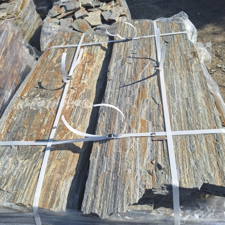 Kamień naturalny gnejs pasiasty ścieżkowy na ścieżkę grubość 5-8 cm 1000 kg TONA