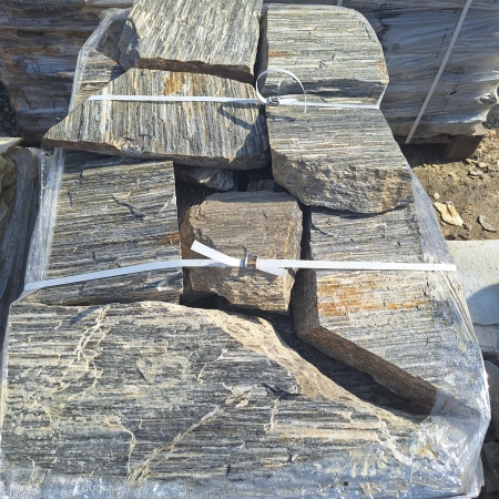 Kamień naturalny gnejs pasiasty ścieżkowy na ścieżkę grubość 5-8 cm 1000 kg TONA