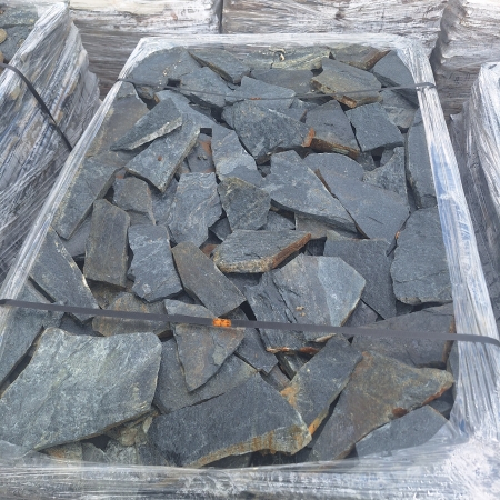 Gnejs Czarno-Zielony kamień naturalny elewacyjny na elewację podmurówkę mała płytka 1-3 cm