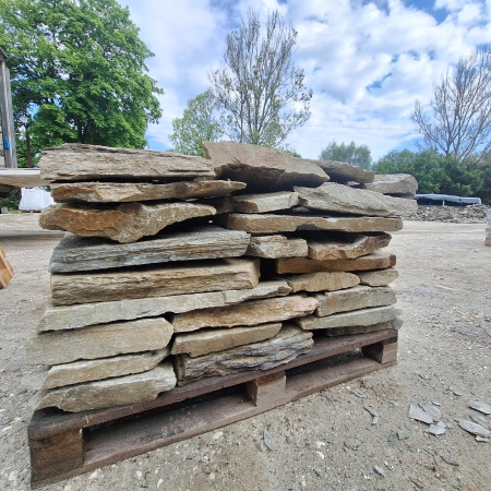 Kamień naturalny gnejs ścieżkowy szary na ścieżkę grubość 3-6 cm 1000 kg TONA