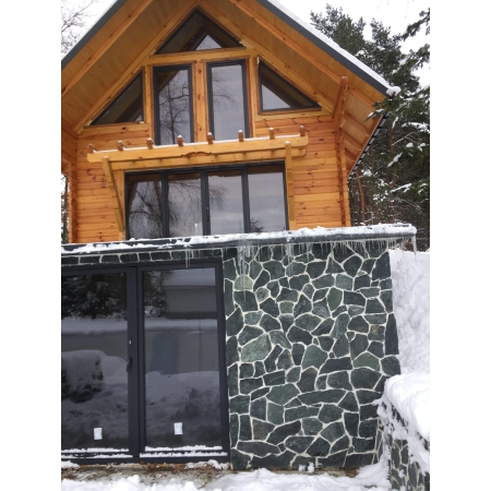 Gnejs Czarno-Zielony kamień naturalny elewacyjny na elewację podmurówkę mała płytka 1-3 cm