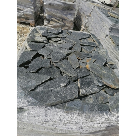 Gnejs Czarno-Zielony kamień naturalny elewacyjny na elewację podmurówkę mała płytka 1-3 cm